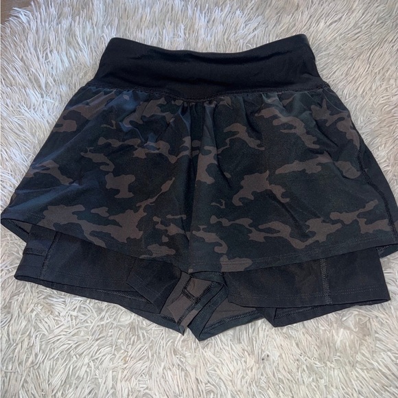 SPANX get moving shorts - Picture 2 of 3